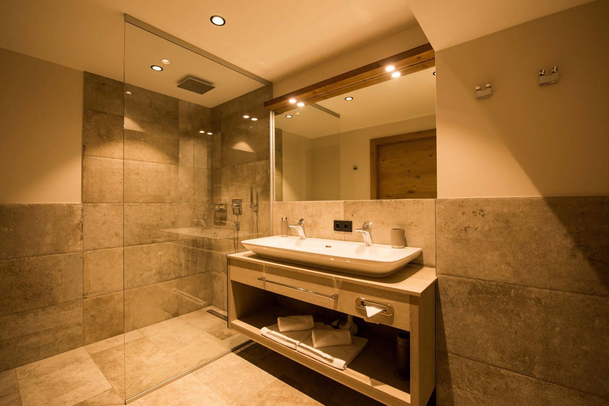 Pepi'S Suites - Lechtal Apartments Holzgau Eksteriør bilde
