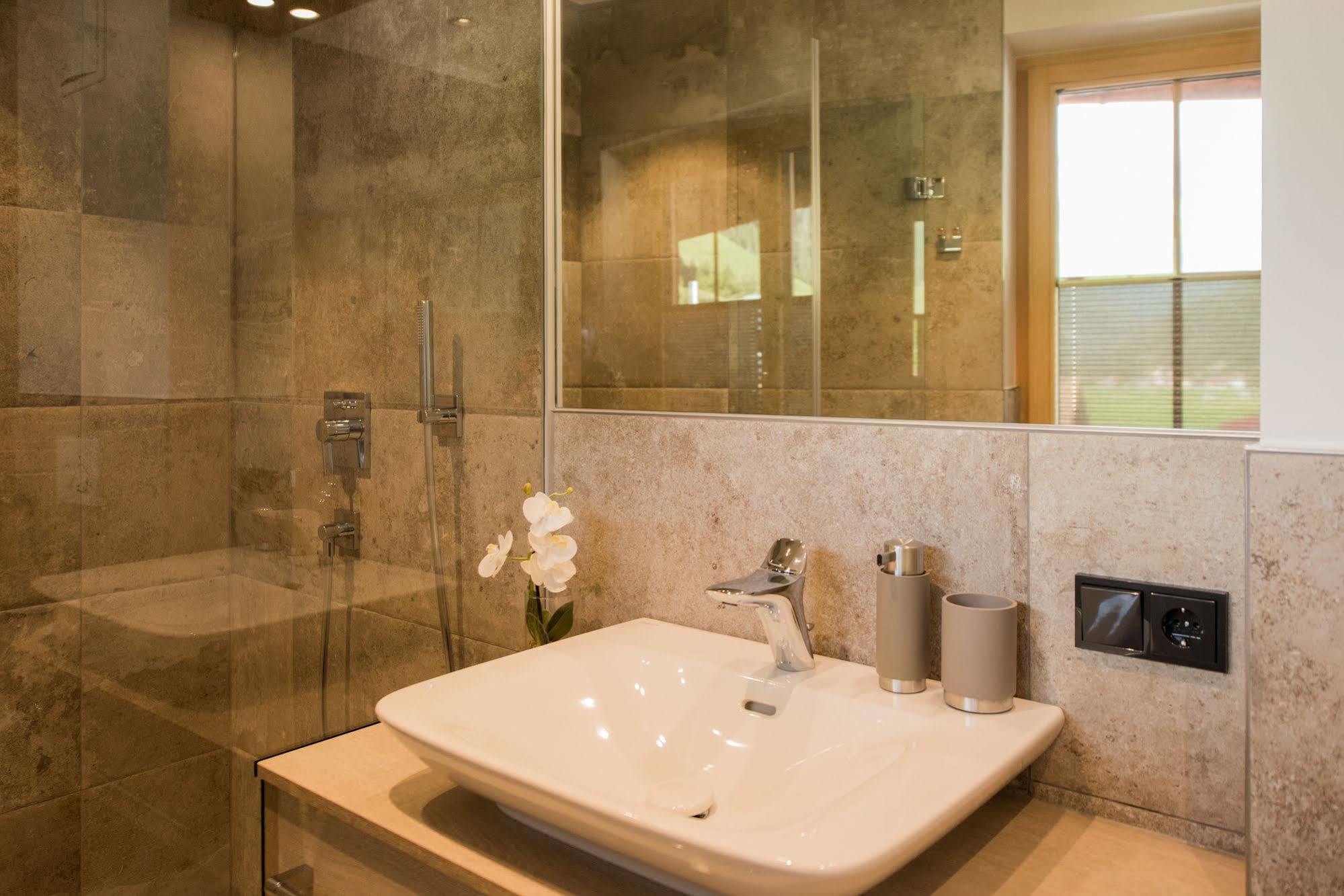 Pepi'S Suites - Lechtal Apartments Holzgau Eksteriør bilde